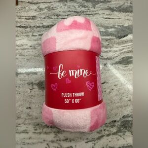 NWT be mine plush throw 50 x 60